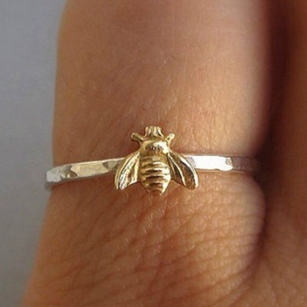 Dainty Bee Ring